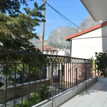 Vaso'S House At Meteora